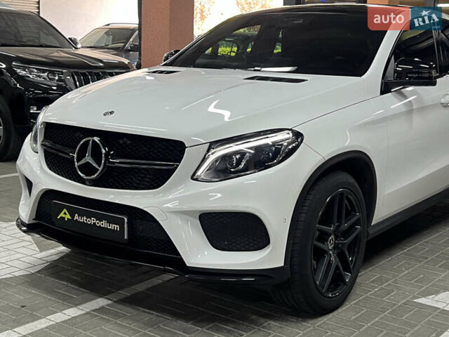 Белый Мерседес GLE-Class Coupe, объемом двигателя 2.99 л и пробегом 124 тыс. км за 47900 $, фото 9 на Automoto.ua