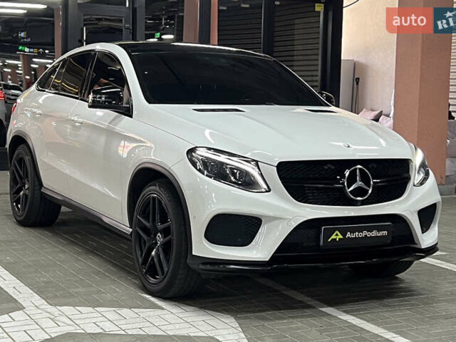 Белый Мерседес GLE-Class Coupe, объемом двигателя 2.99 л и пробегом 124 тыс. км за 47900 $, фото 7 на Automoto.ua