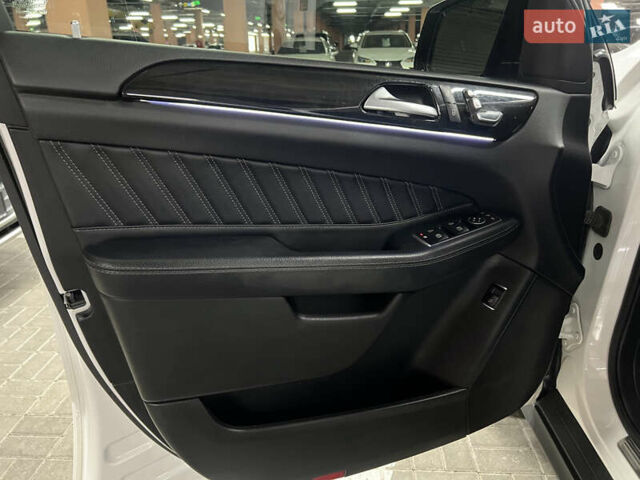 Белый Мерседес GLE-Class Coupe, объемом двигателя 2.99 л и пробегом 124 тыс. км за 47900 $, фото 19 на Automoto.ua