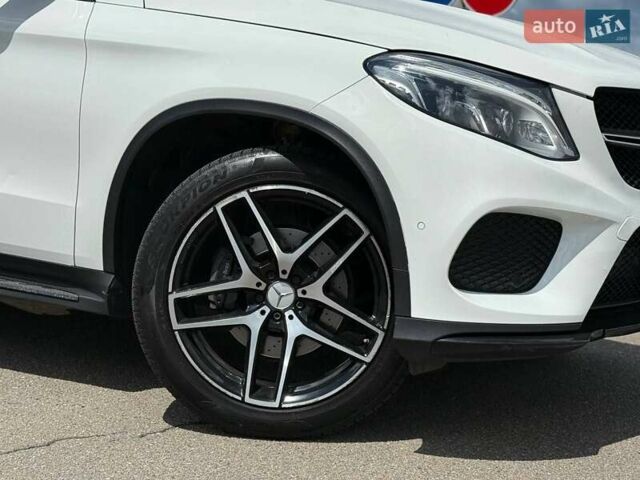 Белый Мерседес GLE-Class Coupe, объемом двигателя 2.99 л и пробегом 121 тыс. км за 43300 $, фото 4 на Automoto.ua