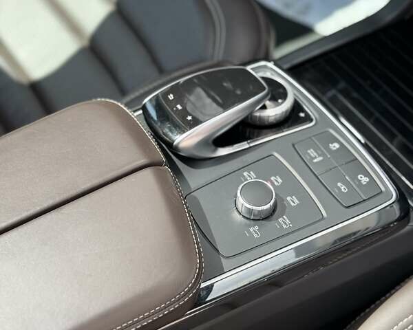 Белый Мерседес GLE-Class Coupe, объемом двигателя 5.46 л и пробегом 99 тыс. км за 65000 $, фото 18 на Automoto.ua