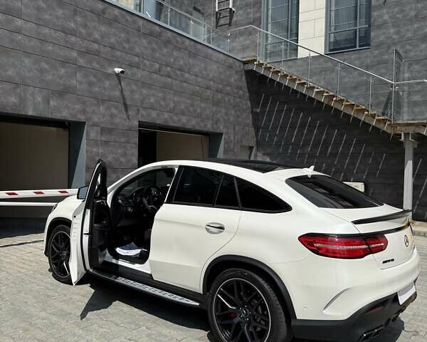 Белый Мерседес GLE-Class Coupe, объемом двигателя 5.46 л и пробегом 99 тыс. км за 65000 $, фото 46 на Automoto.ua