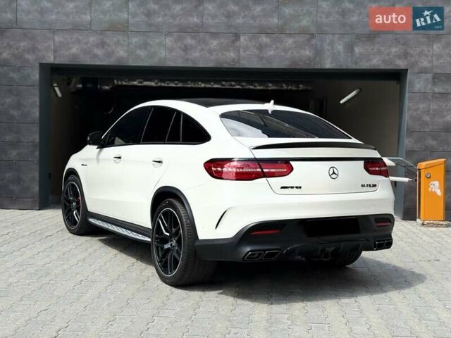 Белый Мерседес GLE-Class Coupe, объемом двигателя 5.46 л и пробегом 99 тыс. км за 65000 $, фото 1 на Automoto.ua