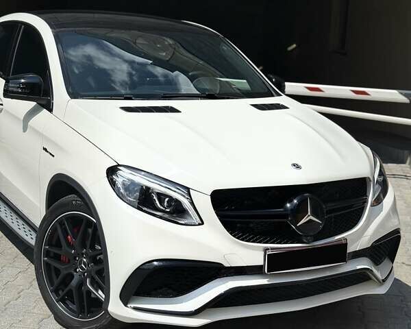 Белый Мерседес GLE-Class Coupe, объемом двигателя 5.46 л и пробегом 99 тыс. км за 65000 $, фото 8 на Automoto.ua
