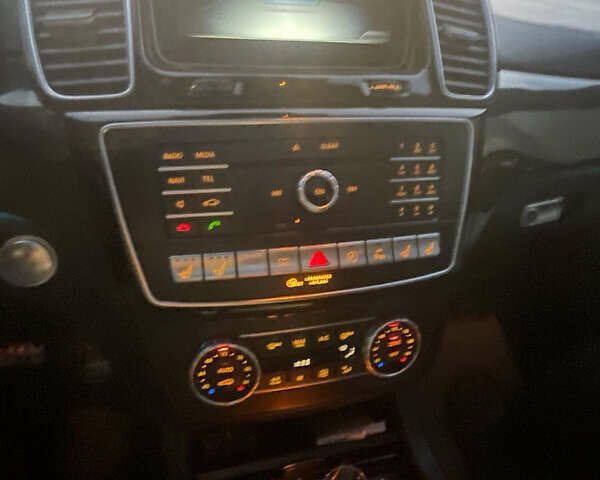 Белый Мерседес GLE-Class Coupe, объемом двигателя 5.5 л и пробегом 45 тыс. км за 77000 $, фото 11 на Automoto.ua