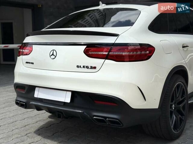 Белый Мерседес GLE-Class Coupe, объемом двигателя 5.46 л и пробегом 99 тыс. км за 65000 $, фото 11 на Automoto.ua