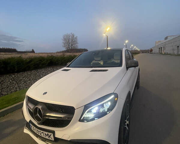 Белый Мерседес GLE-Class Coupe, объемом двигателя 5.5 л и пробегом 45 тыс. км за 77000 $, фото 1 на Automoto.ua