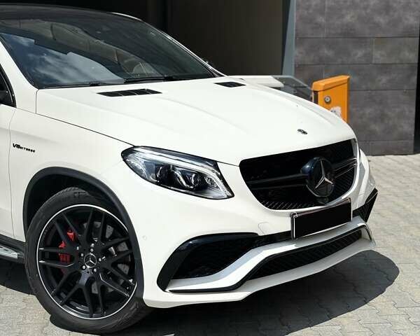 Белый Мерседес GLE-Class Coupe, объемом двигателя 5.46 л и пробегом 99 тыс. км за 65000 $, фото 6 на Automoto.ua
