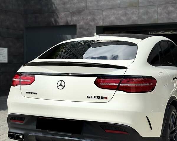 Белый Мерседес GLE-Class Coupe, объемом двигателя 5.46 л и пробегом 99 тыс. км за 65000 $, фото 2 на Automoto.ua