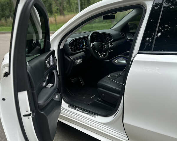 Белый Мерседес GLE-Class Coupe, объемом двигателя 2.93 л и пробегом 97 тыс. км за 76000 $, фото 4 на Automoto.ua