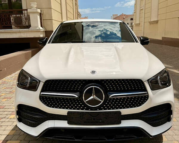 Белый Мерседес GLE-Class Coupe, объемом двигателя 0 л и пробегом 54 тыс. км за 83500 $, фото 4 на Automoto.ua