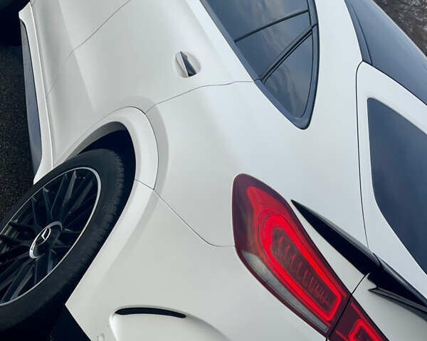 Білий Мерседес GLE-Class Coupe, об'ємом двигуна 1.95 л та пробігом 60 тис. км за 77000 $, фото 24 на Automoto.ua