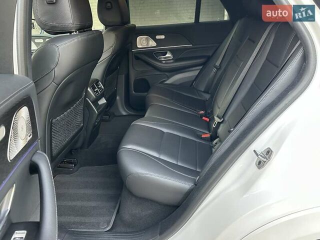 Белый Мерседес GLE-Class Coupe, объемом двигателя 2.93 л и пробегом 35 тыс. км за 83700 $, фото 39 на Automoto.ua