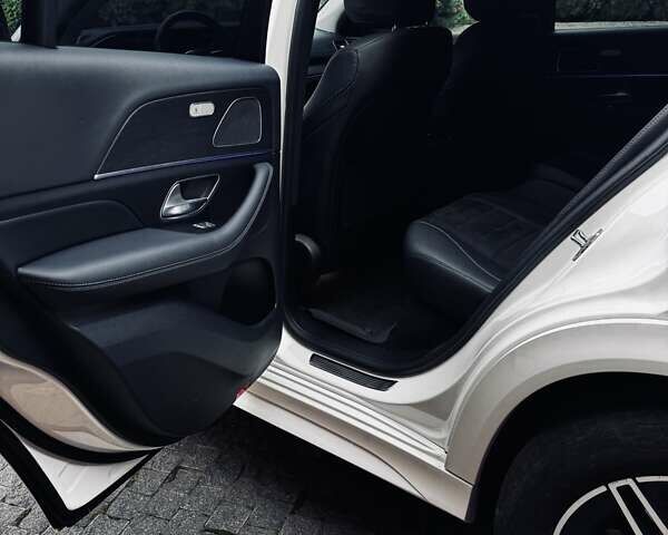 Белый Мерседес GLE-Class Coupe, объемом двигателя 1.95 л и пробегом 29 тыс. км за 90500 $, фото 26 на Automoto.ua