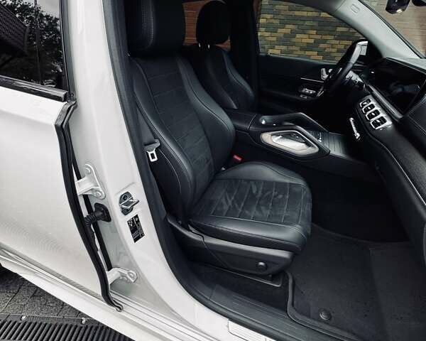 Белый Мерседес GLE-Class Coupe, объемом двигателя 1.95 л и пробегом 29 тыс. км за 90500 $, фото 33 на Automoto.ua
