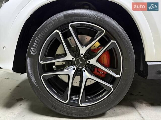 Белый Мерседес GLE-Class Coupe, объемом двигателя 3 л и пробегом 10 тыс. км за 127500 $, фото 26 на Automoto.ua