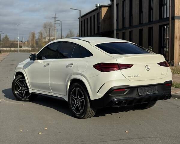 Белый Мерседес GLE-Class Coupe, объемом двигателя 2 л и пробегом 47 тыс. км за 111000 $, фото 1 на Automoto.ua