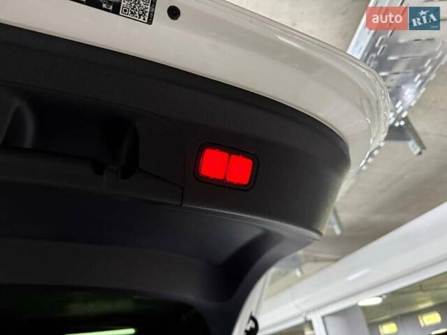 Белый Мерседес GLE-Class Coupe, объемом двигателя 3 л и пробегом 10 тыс. км за 127500 $, фото 39 на Automoto.ua