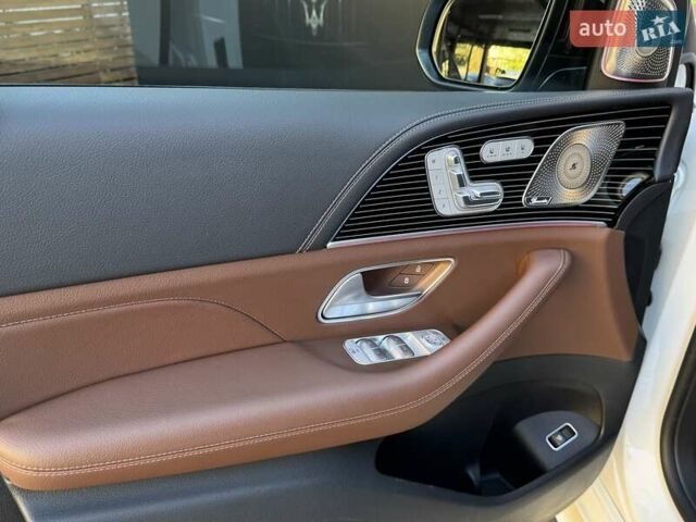 Белый Мерседес GLE-Class Coupe, объемом двигателя 3 л и пробегом 17 тыс. км за 117000 $, фото 31 на Automoto.ua