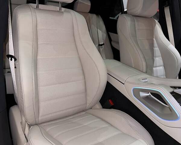 Белый Мерседес GLE-Class Coupe, объемом двигателя 2 л и пробегом 2 тыс. км за 117900 $, фото 107 на Automoto.ua