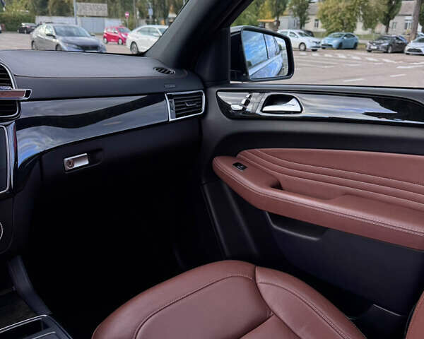 Черный Мерседес GLE-Class Coupe, объемом двигателя 3 л и пробегом 99 тыс. км за 41500 $, фото 18 на Automoto.ua
