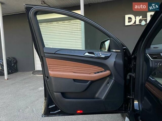 Черный Мерседес GLE-Class Coupe, объемом двигателя 3 л и пробегом 130 тыс. км за 40900 $, фото 41 на Automoto.ua
