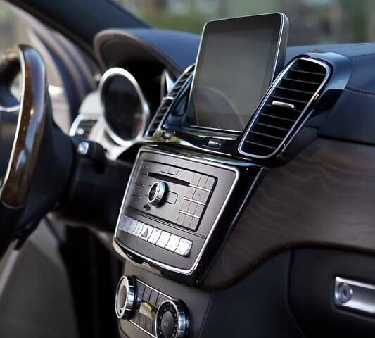 Черный Мерседес GLE-Class Coupe, объемом двигателя 3 л и пробегом 137 тыс. км за 47777 $, фото 29 на Automoto.ua