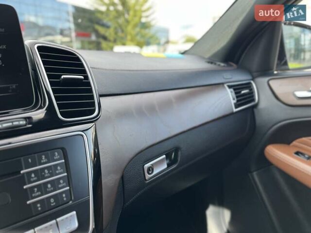 Черный Мерседес GLE-Class Coupe, объемом двигателя 3 л и пробегом 83 тыс. км за 49000 $, фото 26 на Automoto.ua