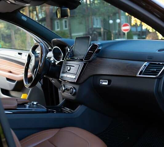 Черный Мерседес GLE-Class Coupe, объемом двигателя 3 л и пробегом 137 тыс. км за 47777 $, фото 28 на Automoto.ua