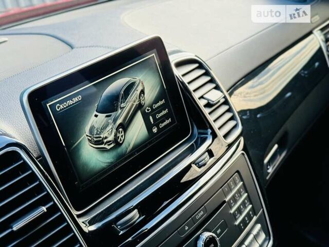 Красный Мерседес GLE-Class Coupe, объемом двигателя 2.99 л и пробегом 168 тыс. км за 38500 $, фото 97 на Automoto.ua