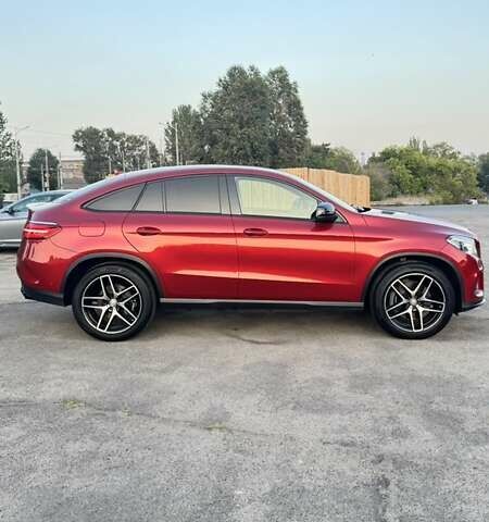 Красный Мерседес GLE-Class Coupe, объемом двигателя 3 л и пробегом 52 тыс. км за 39200 $, фото 1 на Automoto.ua
