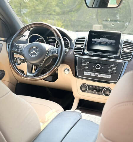 Красный Мерседес GLE-Class Coupe, объемом двигателя 3 л и пробегом 52 тыс. км за 39200 $, фото 23 на Automoto.ua