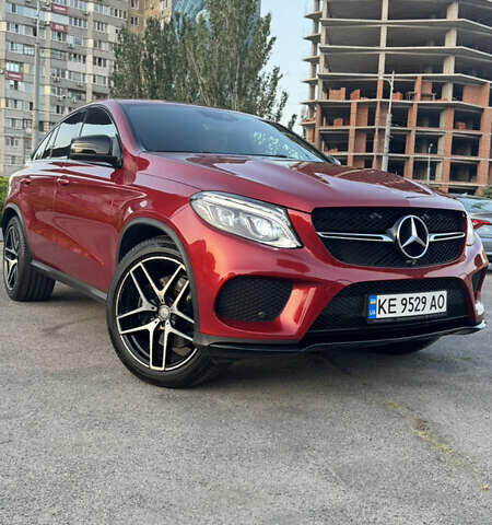 Красный Мерседес GLE-Class Coupe, объемом двигателя 3 л и пробегом 52 тыс. км за 39200 $, фото 3 на Automoto.ua