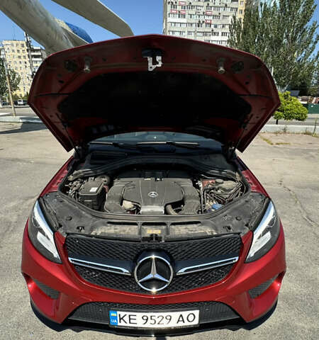 Красный Мерседес GLE-Class Coupe, объемом двигателя 3 л и пробегом 52 тыс. км за 39200 $, фото 15 на Automoto.ua