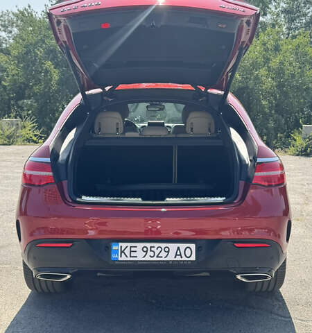 Красный Мерседес GLE-Class Coupe, объемом двигателя 3 л и пробегом 52 тыс. км за 39200 $, фото 13 на Automoto.ua