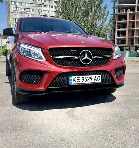 Красный Мерседес GLE-Class Coupe, объемом двигателя 3 л и пробегом 52 тыс. км за 39200 $, фото 10 на Automoto.ua