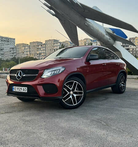 Красный Мерседес GLE-Class Coupe, объемом двигателя 3 л и пробегом 52 тыс. км за 39200 $, фото 18 на Automoto.ua