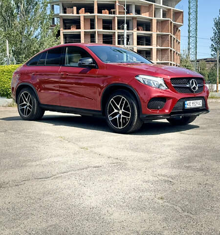 Красный Мерседес GLE-Class Coupe, объемом двигателя 3 л и пробегом 52 тыс. км за 39200 $, фото 9 на Automoto.ua