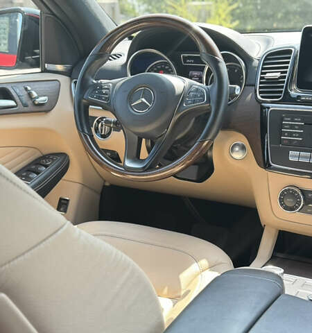 Красный Мерседес GLE-Class Coupe, объемом двигателя 3 л и пробегом 52 тыс. км за 39200 $, фото 16 на Automoto.ua