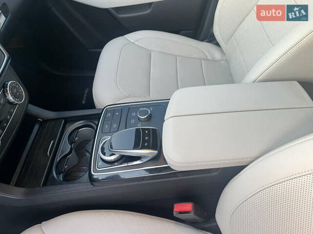 Серый Мерседес GLE-Class Coupe, объемом двигателя 3 л и пробегом 177 тыс. км за 41500 $, фото 13 на Automoto.ua