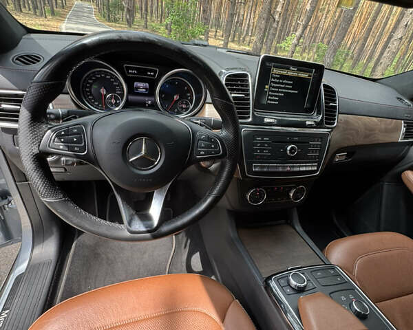 Серый Мерседес GLE-Class Coupe, объемом двигателя 2.99 л и пробегом 131 тыс. км за 47500 $, фото 8 на Automoto.ua