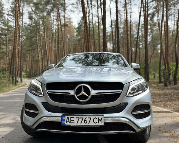 Серый Мерседес GLE-Class Coupe, объемом двигателя 2.99 л и пробегом 131 тыс. км за 47500 $, фото 28 на Automoto.ua