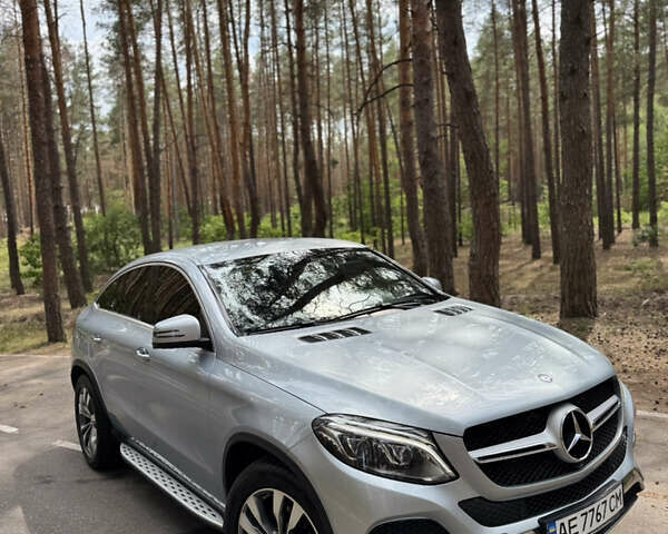 Серый Мерседес GLE-Class Coupe, объемом двигателя 2.99 л и пробегом 131 тыс. км за 47500 $, фото 25 на Automoto.ua