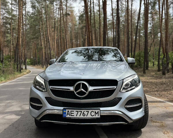 Серый Мерседес GLE-Class Coupe, объемом двигателя 2.99 л и пробегом 131 тыс. км за 47500 $, фото 22 на Automoto.ua