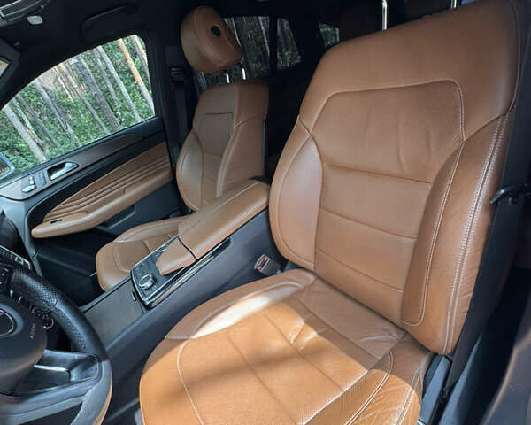 Серый Мерседес GLE-Class Coupe, объемом двигателя 2.99 л и пробегом 131 тыс. км за 47500 $, фото 6 на Automoto.ua