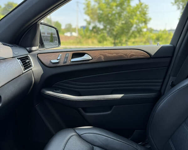 Сірий Мерседес GLE-Class Coupe, об'ємом двигуна 2.99 л та пробігом 200 тис. км за 41000 $, фото 34 на Automoto.ua