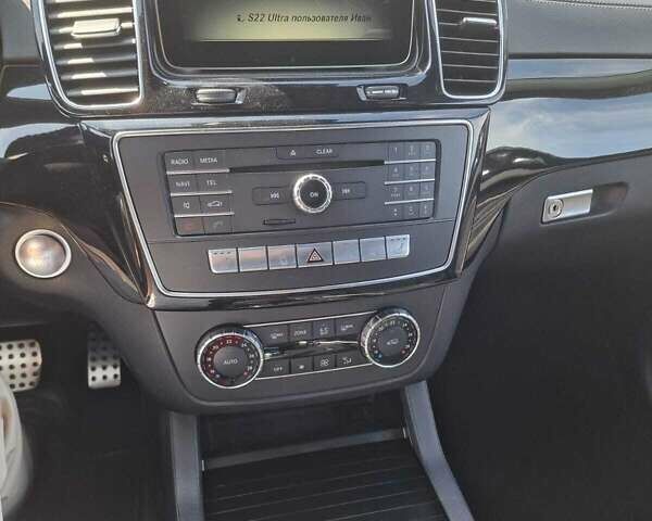 Серый Мерседес GLE-Class Coupe, объемом двигателя 2.99 л и пробегом 198 тыс. км за 45500 $, фото 6 на Automoto.ua