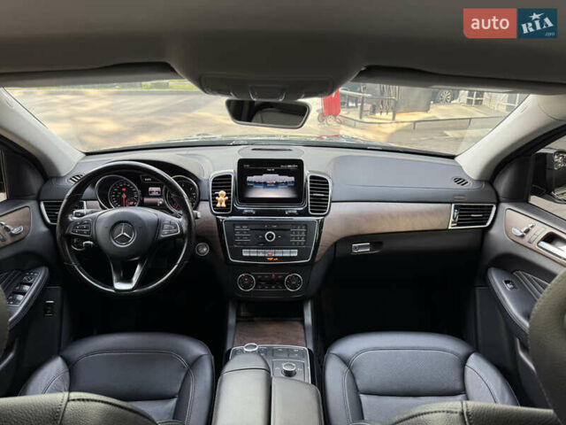 Серый Мерседес GLE-Class Coupe, объемом двигателя 3 л и пробегом 114 тыс. км за 45999 $, фото 42 на Automoto.ua