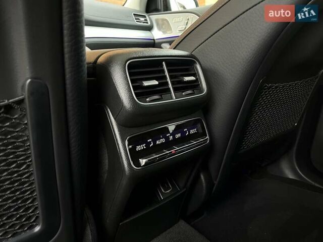 Серый Мерседес GLE-Class Coupe, объемом двигателя 2.93 л и пробегом 48 тыс. км за 74500 $, фото 29 на Automoto.ua