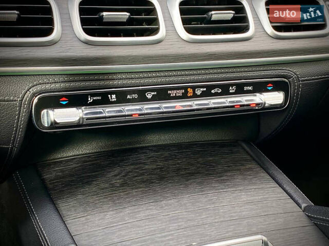 Сірий Мерседес GLE-Class Coupe, об'ємом двигуна 2.93 л та пробігом 139 тис. км за 66990 $, фото 23 на Automoto.ua